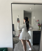 Erotic masseuse with finishing