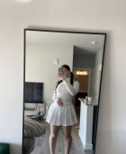 Erotic masseuse with finishing