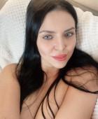 Ik ben een professionele escortdame die beschikbaar is voor betaalde seksdates. 