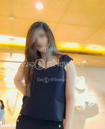 Photo escort girl Aaorhi Mishra: the best escort service