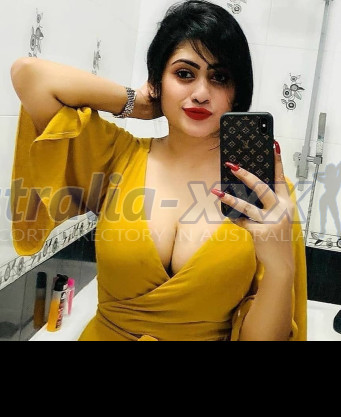 Photo escort girl Urmi Seghal: the best escort service