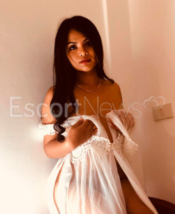 Photo escort girl Deena: the best escort service