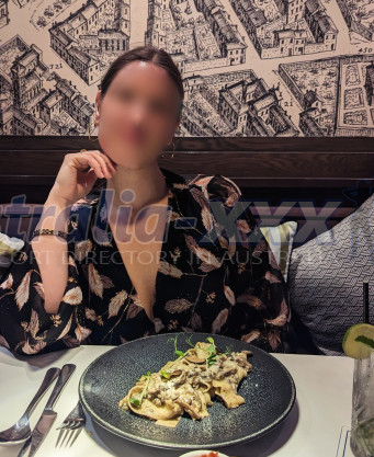 Photo escort girl Khloe roy: the best escort service