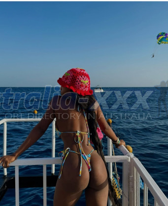 Photo escort girl Flora : the best escort service