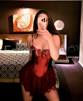 Photo escort girl DAPHNE VIP GFE: the best escort service