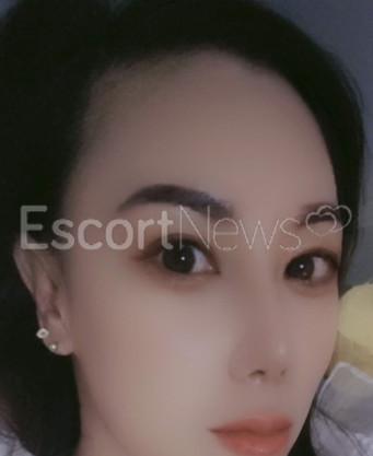 Photo escort girl Salinna: the best escort service