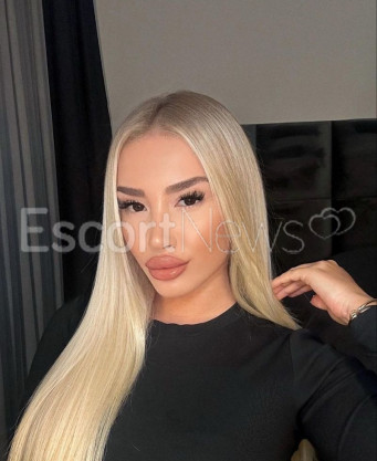 Photo escort girl OzgeIst: the best escort service