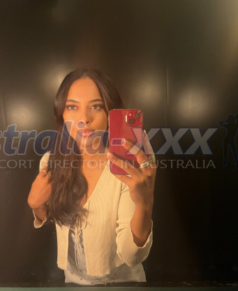 Photo escort girl Auri: the best escort service