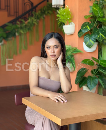 Photo escort girl Jeslyn Amanda: the best escort service