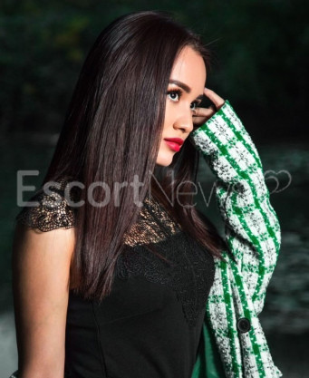 Photo escort girl Alina Mehak: the best escort service