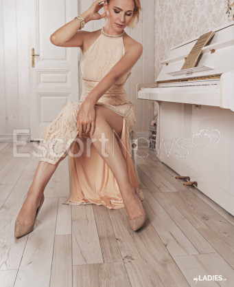 Photo escort girl Simone: the best escort service