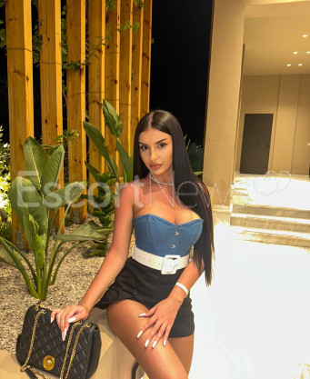 Photo escort girl Ahsen: the best escort service