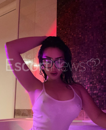 Photo escort girl Hira: the best escort service