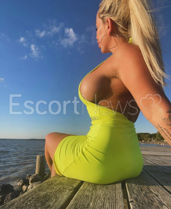 Photo escort girl PETEK: the best escort service