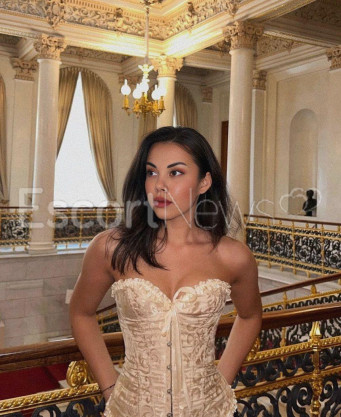 Photo escort girl Raina: the best escort service