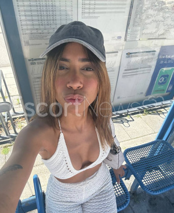 Photo escort girl Lari: the best escort service