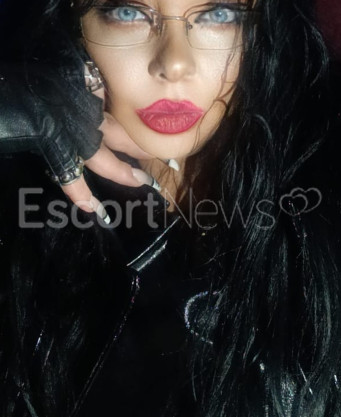 Photo escort girl Moni: the best escort service