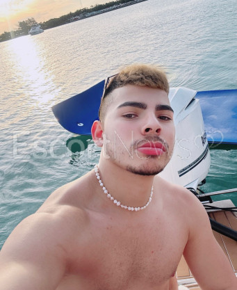 Photo escort girl Adrianne: the best escort service