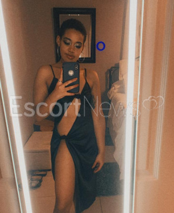 Photo escort girl Simone : the best escort service