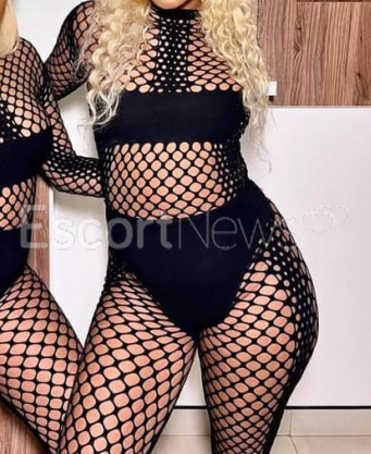 Photo escort girl Scarlet  et  Ammy: the best escort service