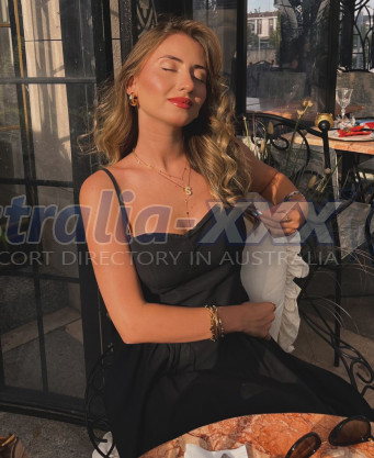 Photo escort girl Afra: the best escort service
