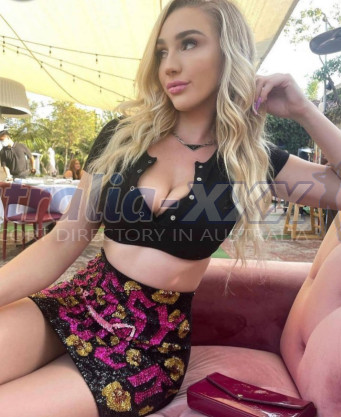 Photo escort girl Mae: the best escort service