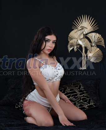 Photo escort girl Yara Scarlett: the best escort service