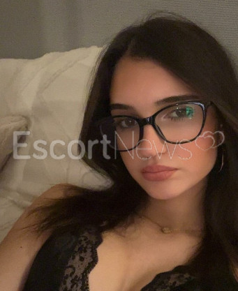 Photo escort girl Arlene P. Chambers: the best escort service