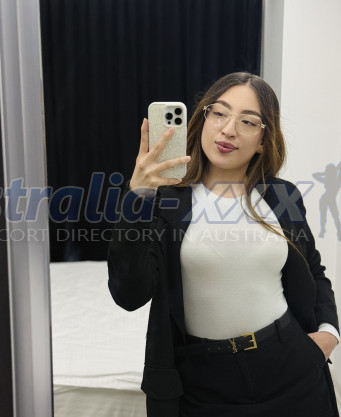 Photo escort girl Kyllie: the best escort service