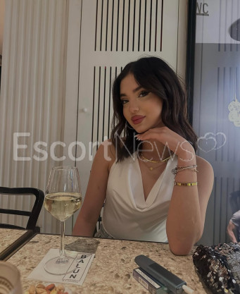 Photo escort girl Alara: the best escort service