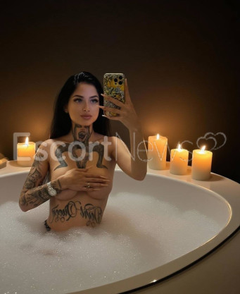 Photo escort girl Queen: the best escort service