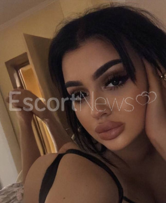 Photo escort girl Regina: the best escort service