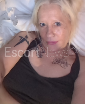 Photo escort girl FoxieRoxie : the best escort service