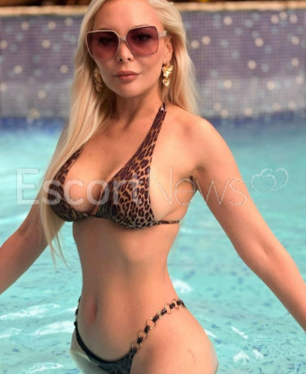 Photo escort girl Clara Luna: the best escort service