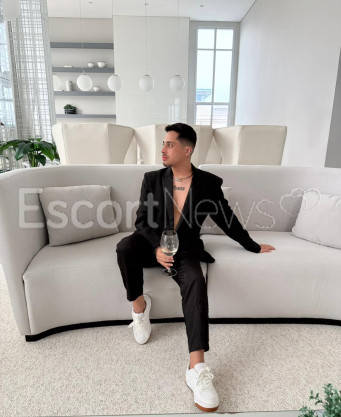 Photo escort girl THEO: the best escort service