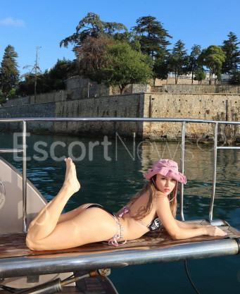 Photo escort girl Hale: the best escort service