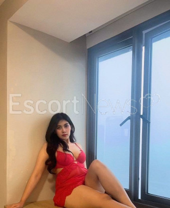 Photo escort girl Selena Karim: the best escort service