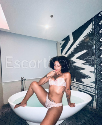 Photo escort girl Isadora: the best escort service