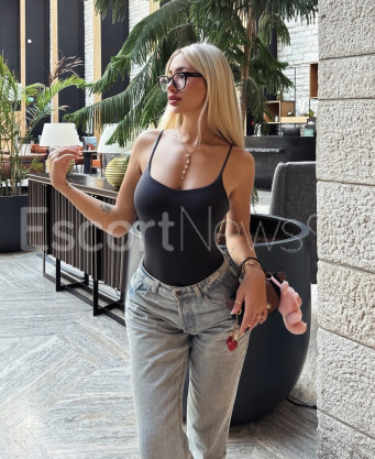 Photo escort girl Ecrin: the best escort service