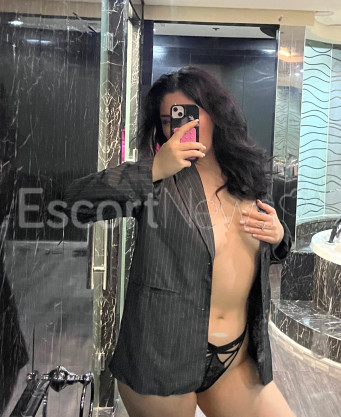 Photo escort girl Romilly: the best escort service