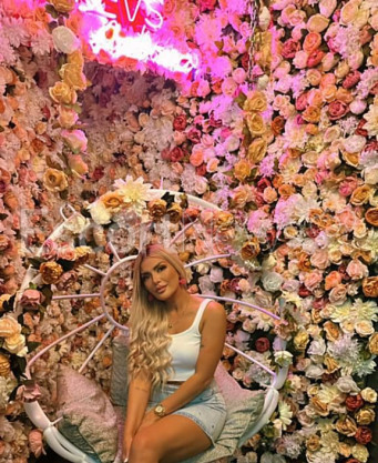 Photo escort girl Arianwen: the best escort service