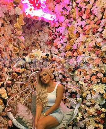 Photo escort girl Arianwen: the best escort service