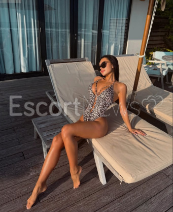 Photo escort girl Almira: the best escort service