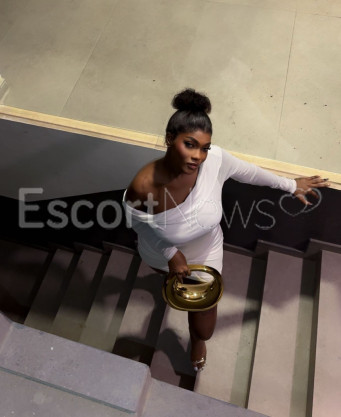 Photo escort girl Szazii: the best escort service