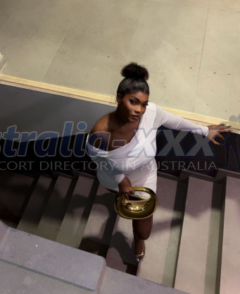 Photo escort girl Szazii: the best escort service