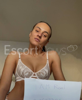 Photo escort girl Adellinn: the best escort service