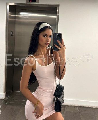 Photo escort girl CAROLIN: the best escort service