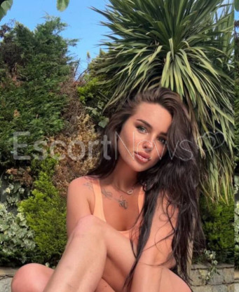 Photo escort girl Arina: the best escort service