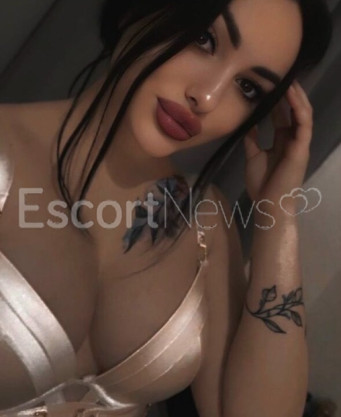 Photo escort girl Afra: the best escort service