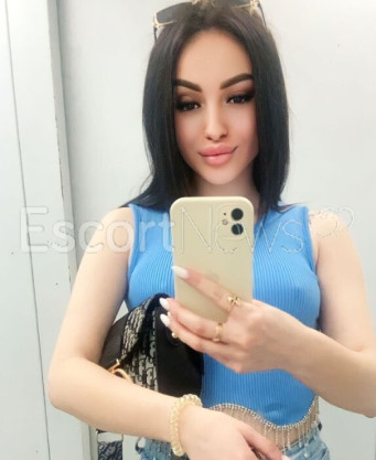 Photo escort girl Afra: the best escort service